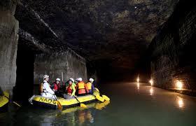 大谷石採掘(栃木)